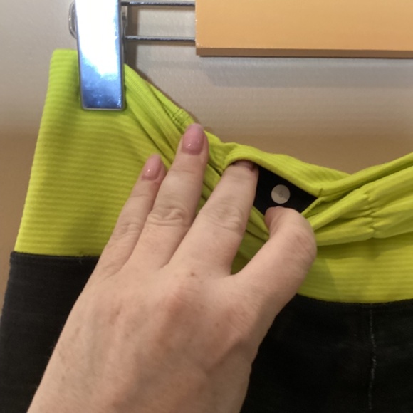 Lululemon ‘Gather and Crow’ Crops - Denim/Heathered Split Pea- Size 6 - Picture 8 of 10